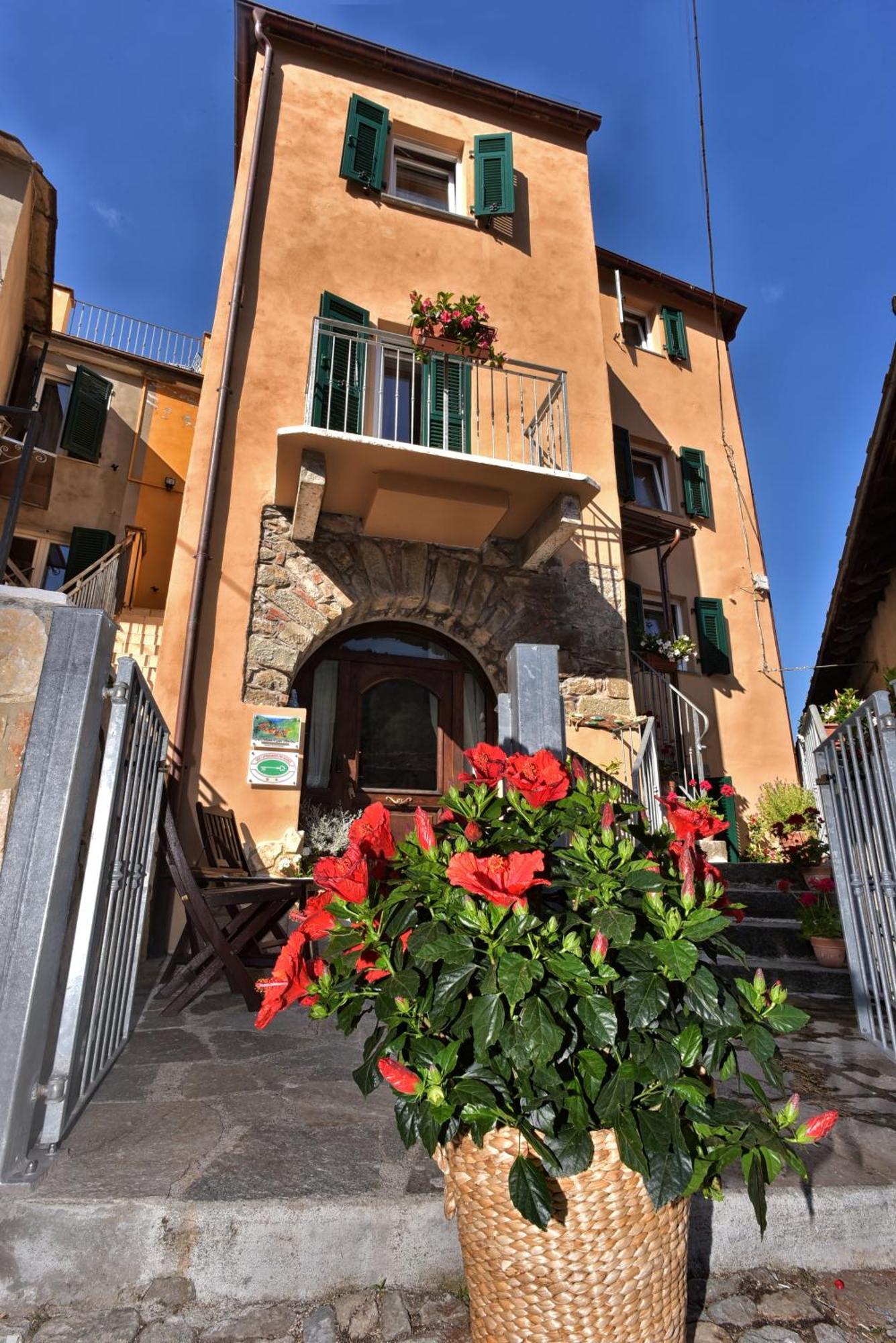 Casa Vacanze Tra I Monti E San Martino Biassa Exteriér fotografie